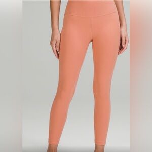 Lululemon Align High-Rise Pant 25" in Pink
Savannah size 2 WITH MATCHING BRA TOP